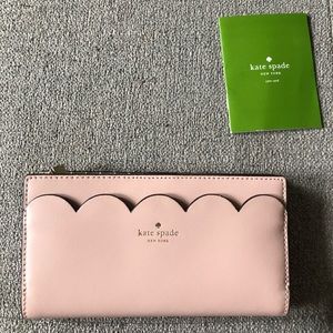 Kate Spade ♠️ Scallop Magnolia Trifold Wallet